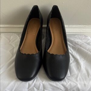 LC Lauren Conrad Black Scalloped Heels